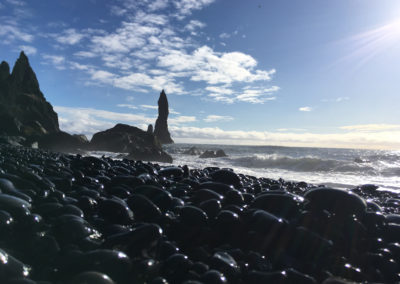 Die Reynisdrangar Felsen in Island